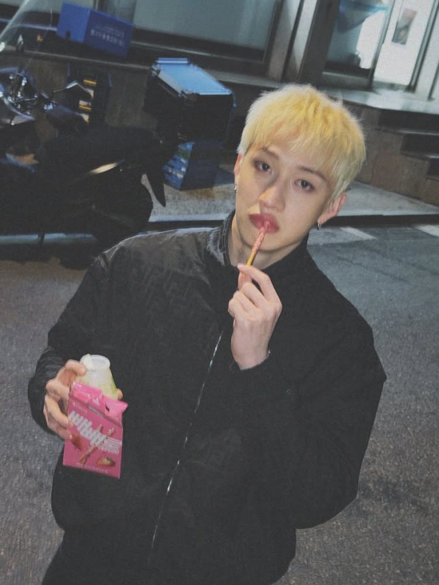 Skz's Bang Chan holding a lollipop and a drink at a convenience store... 
