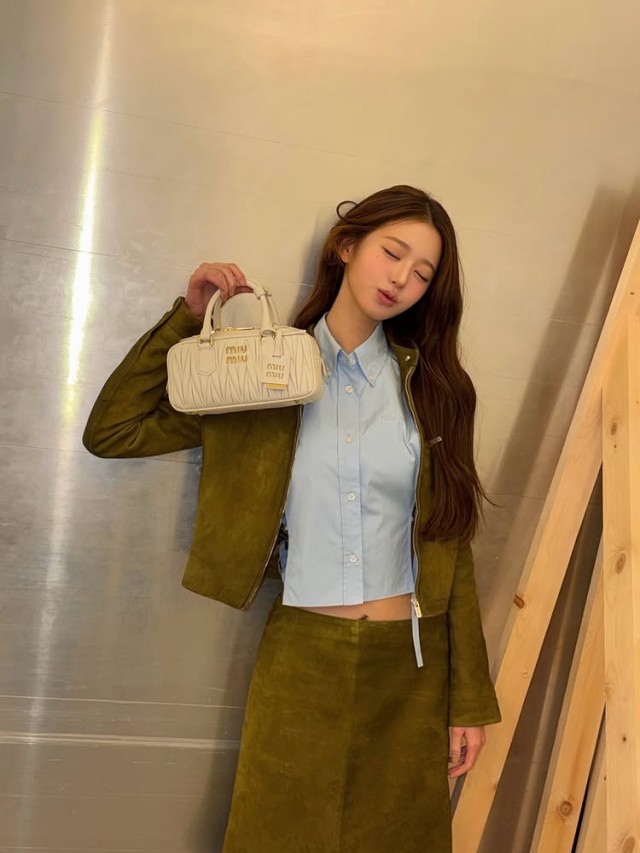 张元英,与Miu Miu首次拍摄画报......以精致的造型吸引目光