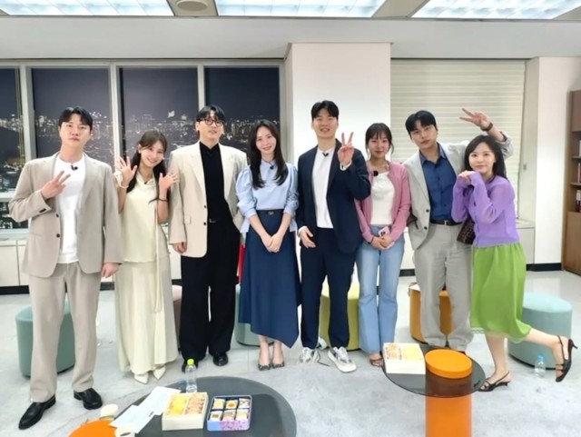 '나는솔로' 25기 순자, 밝은 미소+차분한 스타일...라이브 현장 공개