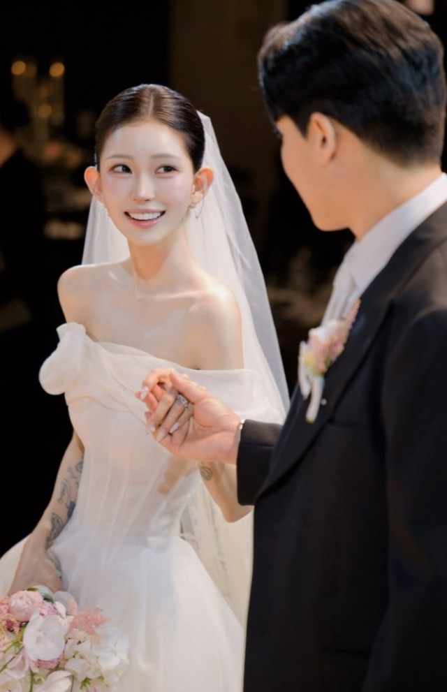 최준희, 11세 연상 비연예인과 결혼...오빠 최환희 혼주·조세호 사회