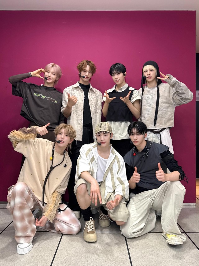 Nexz,出道716天后首次获得《Show Champion》冠军......成员和粉丝们皆为
