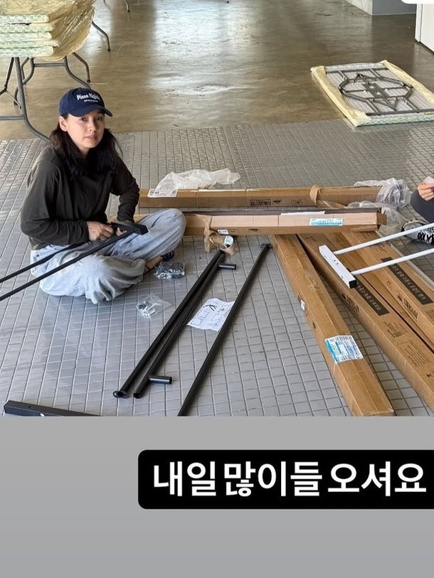 Lee Hyori promotes Jeju stray dog and cat bazaar on May 29... Volunteering activities following pet food donation