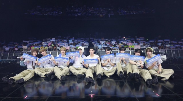 Nine, a spectacular opening of the first Asia tour in Seoul... including unreleased new songs and cover performances