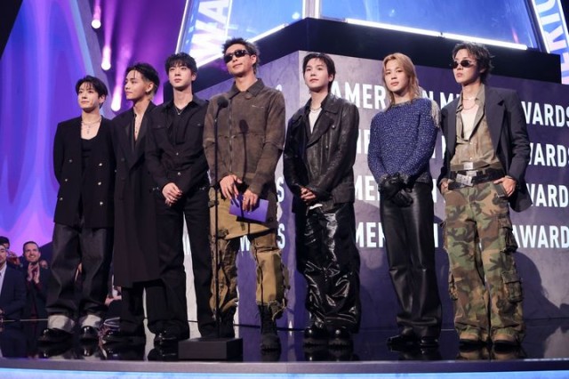 BTS '스윔', 빌보드 글로벌(美 제외) 4주 연속 1위...자체 최장 기록