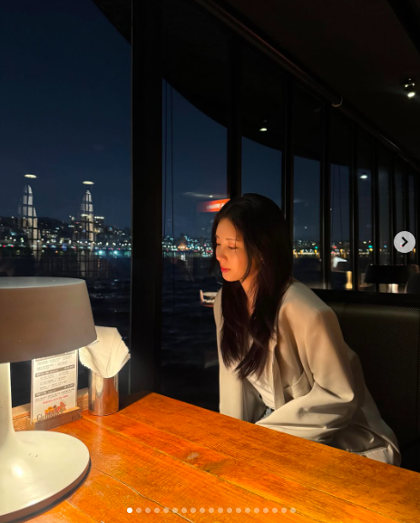서현, 물오른 미모 근황 공개...창밖 야경·테니스·반려견 산책 포착