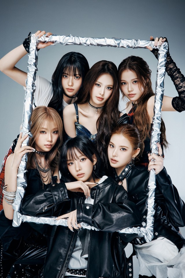 izna, mini 3rd album 'SET THE TEMPO' new songs 'METRONOME'·'R.I.P.' first stage...entered iTunes TOP10 in 5 countries