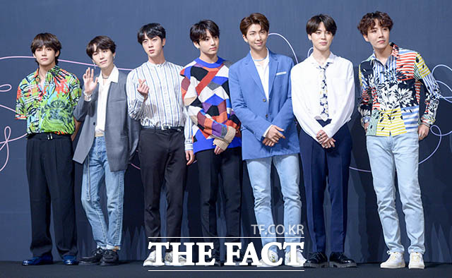 BTS 釜山コンサート、1時間15分遅れて開始...HYBE「ギフト・現場の混乱をお詫び」