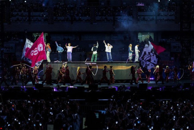 BTS,出道13周年纪念《阿里郎》世界巡回演唱会在釜山迎来11万粉丝欢呼