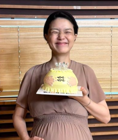 Ahn Young-mi begins maternity leave for her second child, 
