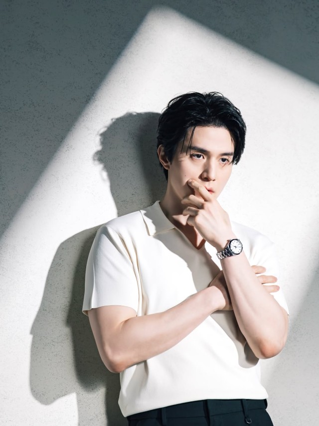 Lee Dong-wook exudes a deep gaze in a sophisticated suit... Anticipation for 