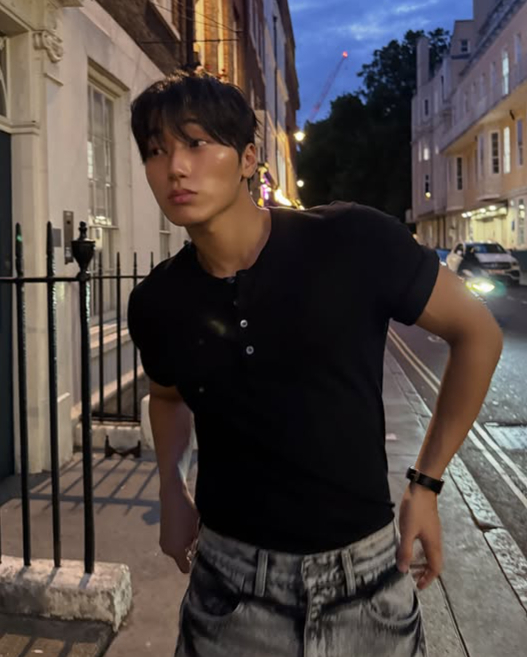 ATEEZ Mountain arm muscles  tanned skin sculpted handsome man overseas update revealed