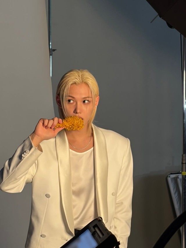 Stray Kids Felix teams up with BBQ to launch new menu simultaneous release in Korea and the US