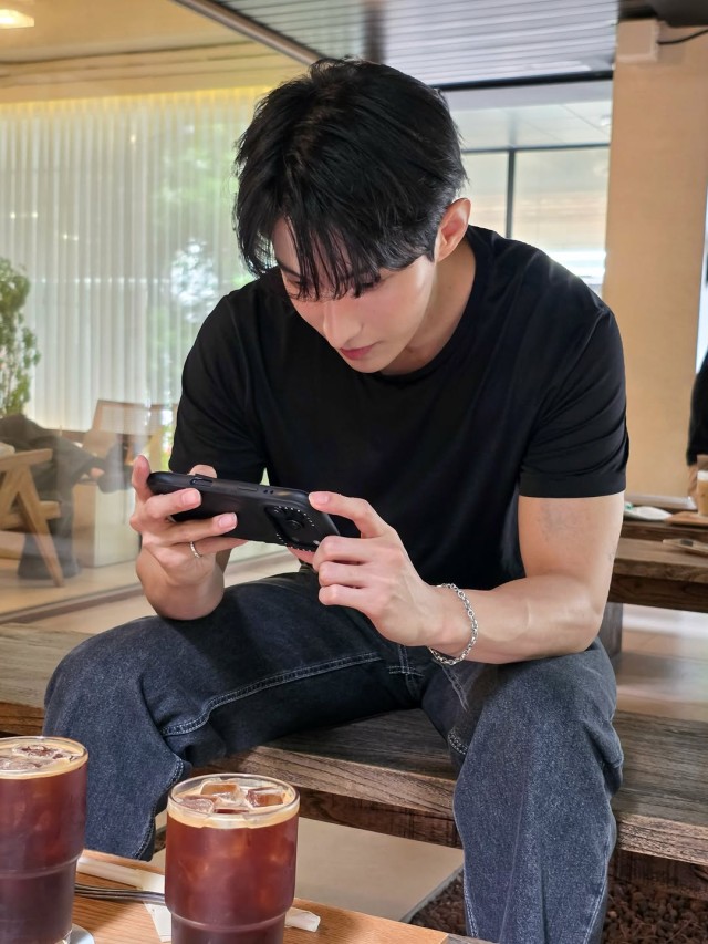 ドギョム久しぶりに近況を公開カフェでゆったりとした日常
