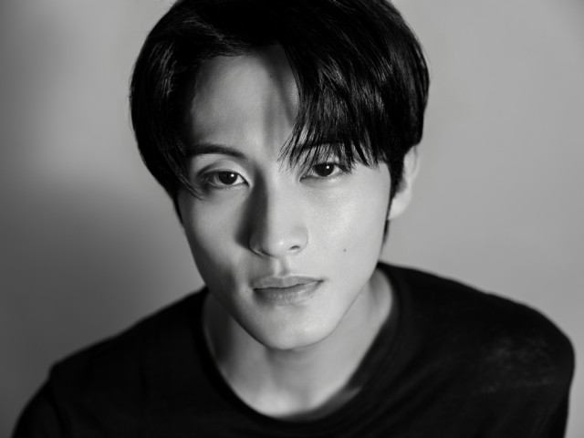 Mark Weverse Officially Opens Begins Communication with Fans Reveals New Profile