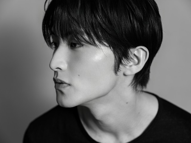 Mark Weverse Officially Opens Begins Communication with Fans Reveals New Profile