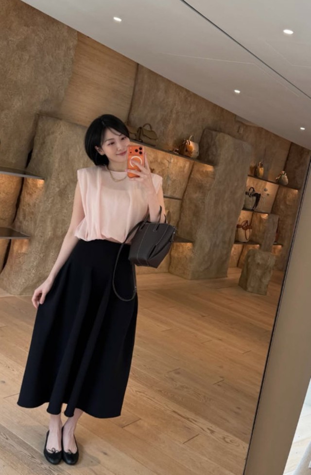 Kara's Kang Ji-young reveals recent look with short hair transformation... 'Mature charm' draws attention