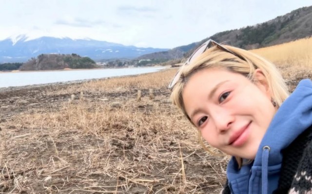 ボア、美しい富士山で近況を公開...すっぴんの笑顔が注目を集める