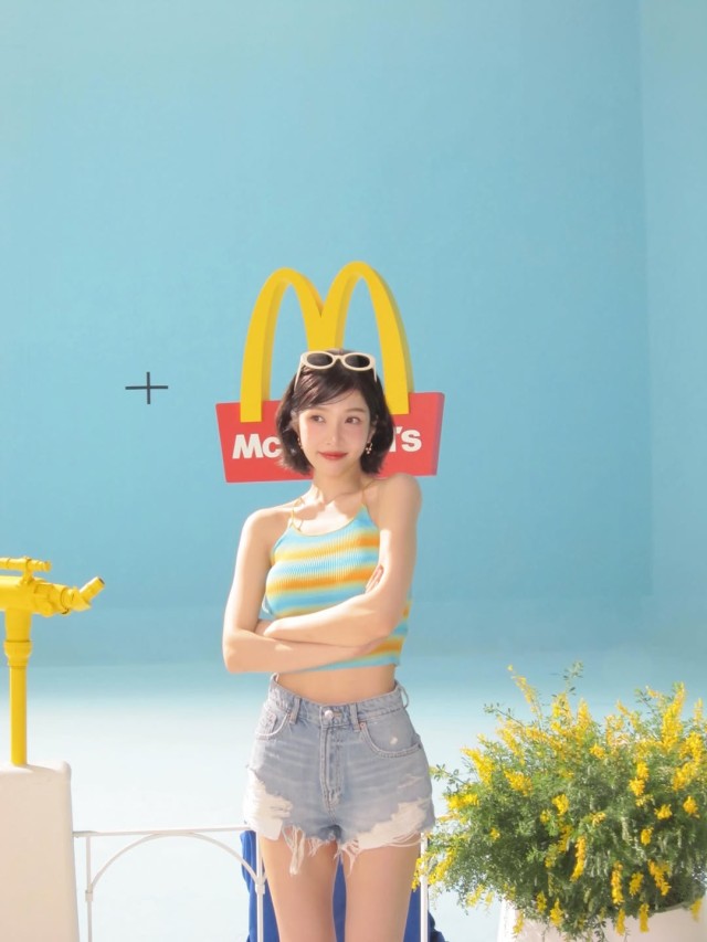 ジョイ、爽やかさ全開...ストライプトップス+デニムショートパンツの「夏ファッション」公開