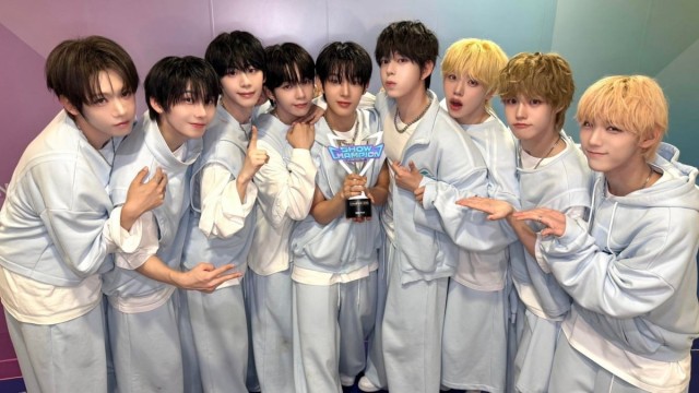 九,以《RUN TO YOU》在《Show Champion》获得第一名......回归一周内达成目标