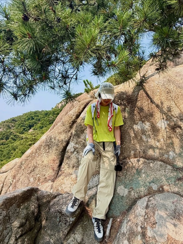 李诗英挑战极难六峰岭徒步登山体验了天堂