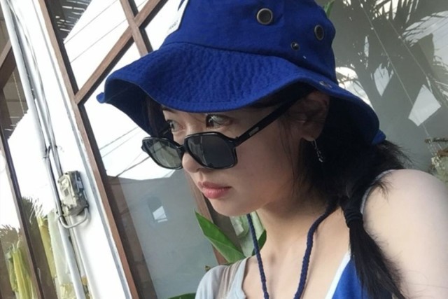 Jung So-min shows off toned abs in a bikini in Bali... also enjoys shopping and local restaurants