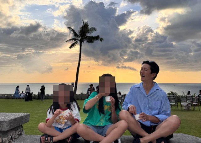 Soyihyun and In Gyojin couple share outdoor family moments with their two daughters: 