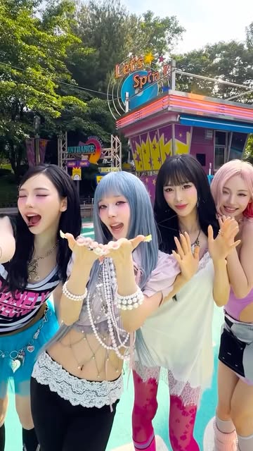 aespa、華やかな遊園地コンセプト写真公開...新曲への期待感UP