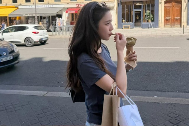 Han Seo-hee reveals pure daily life in Paris... 'No comments, so I have to leave one myself' self-comment draws attention