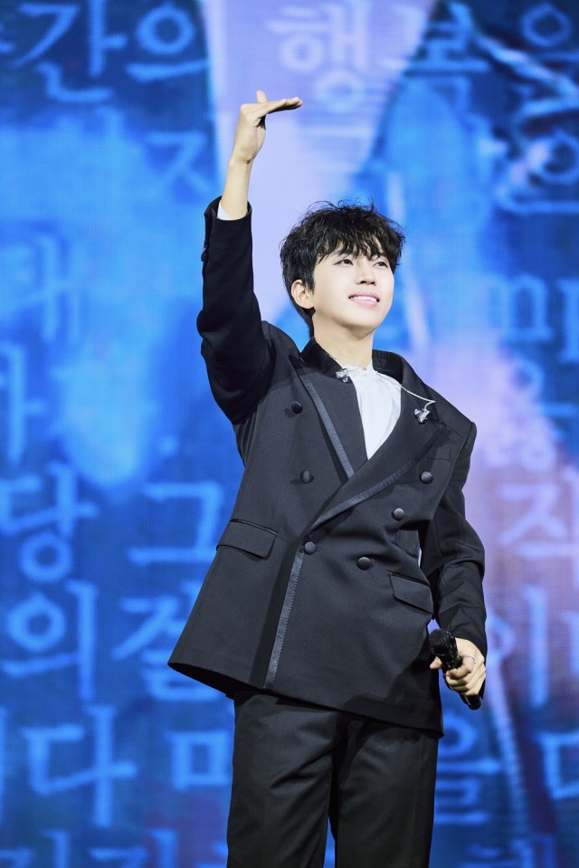 Lim Young Woong fan club celebrates 10th anniversary by donating 250 million won 'Woong Dream Scholarship'... supporting 200 students
