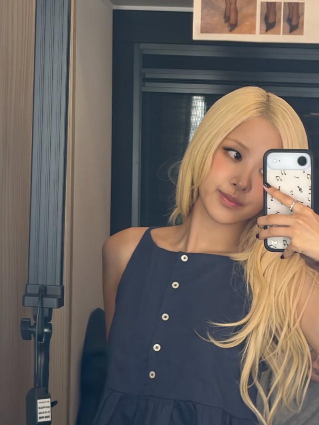 Rosé takes a mirror selfie wearing a navy dress... calm and sophisticated beauty