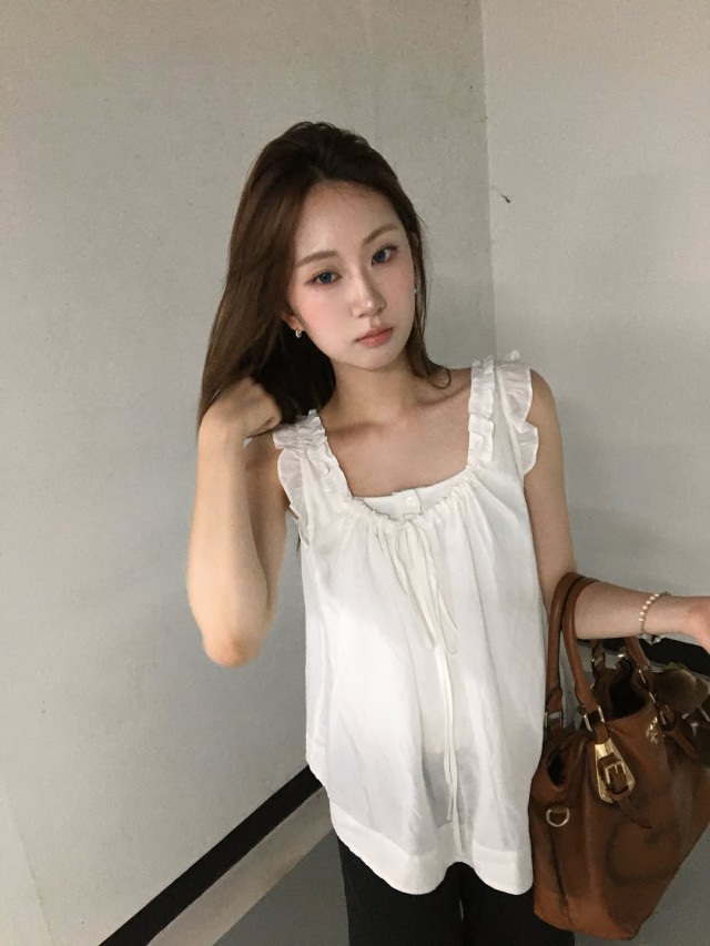 Jeon Yu Jin Cool Summer Fashion Revealed in the Heat Summer in Seoul is Beautiful
