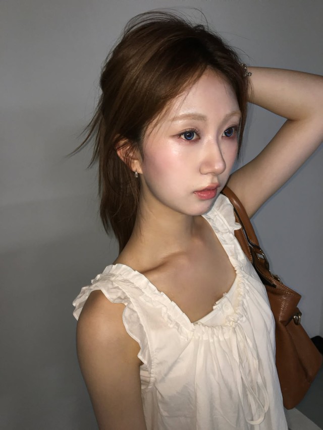 Jeon Yu Jin Cool Summer Fashion Revealed in the Heat Summer in Seoul is Beautiful