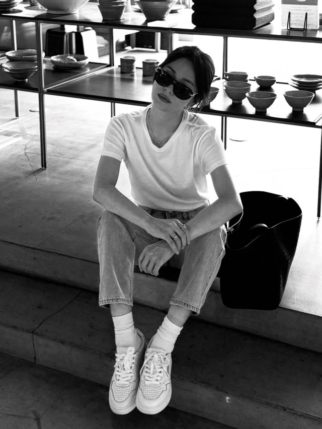 Song Hye-kyo, white T-shirt and jeans... shining elegance in everyday life