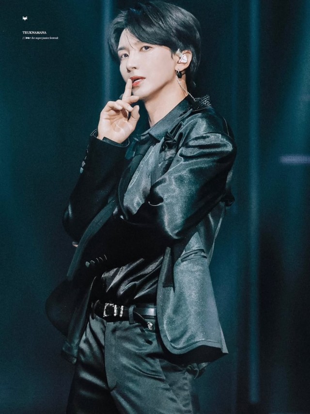 Leeteuk reveals charismatic stage photos Fans anticipation UP