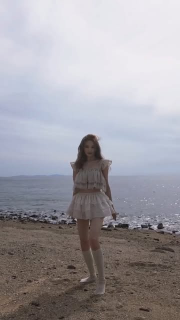 Sunmi's new song 'Forever July' challenge craze... Fellow artists also join in
