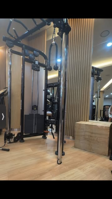 Leeteuk challenges Spider-Man workout... 