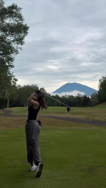 Hyomin, Golf Swing Amidst Lush Nature...Reveals Healthy Daily Life