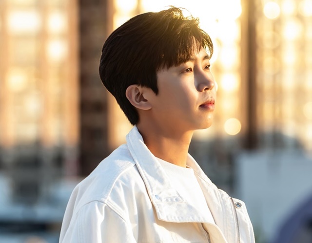 Lim Young Woong 'Grain of Sand' MV surpasses 43 million views... LA beach scenery draws attention