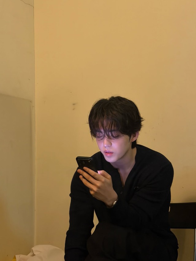 Seventeen 埃斯库普斯从日常到正式场合展现多样魅力