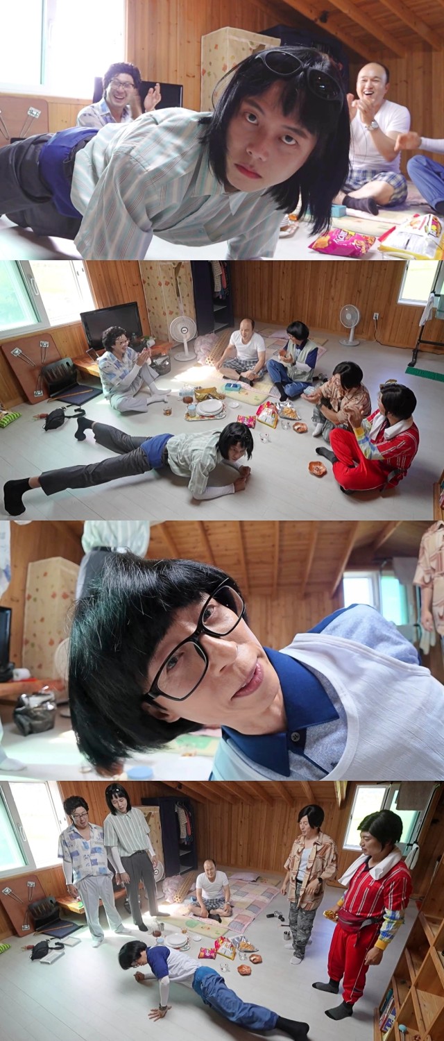 Yoo Jae-suk and Joo Woo-jae compete as underwear models on 'Hangout with Yoo?'... The scene is filled with laughter
