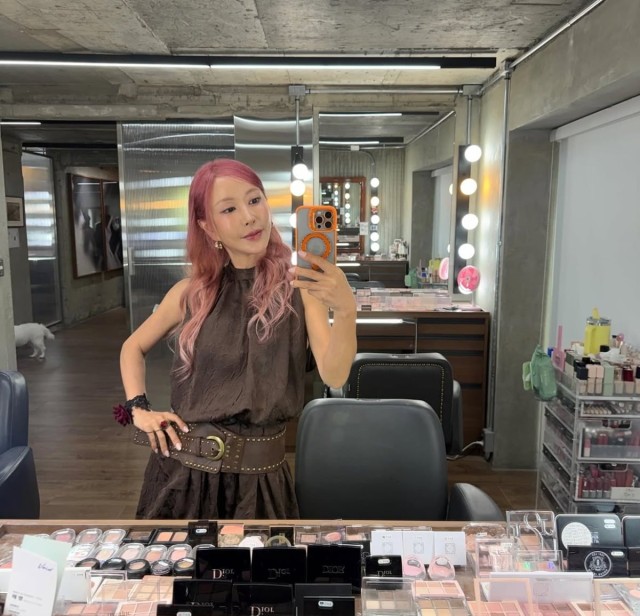 슈, 핑크 헤어 변신 근황...44세 일상 공개