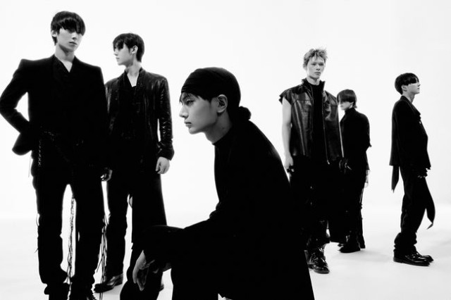 Enhypen 'Bloody Paradise' tops domestic and international charts... Music video surpasses 10 million views