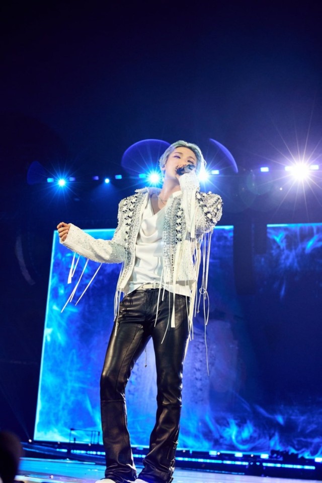 Big Bang kicks off 20th anniversary world tour 100000 fans thrilled at Goyang concert