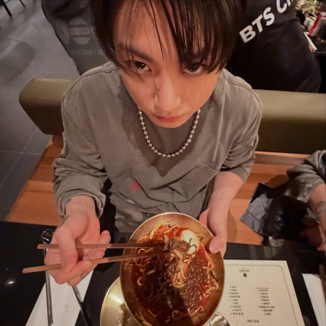 BTS V reveals member updates with selfies... from Jin's 