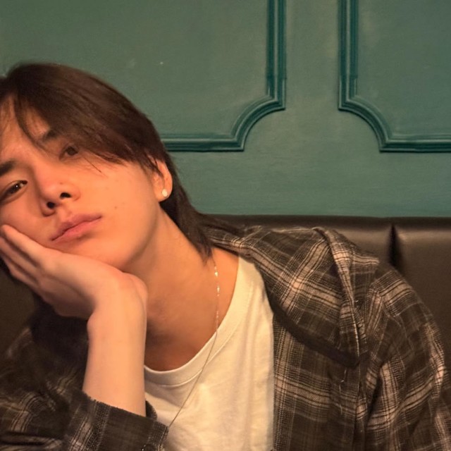 ザボーイズヨンフン、長髪に変身を公開...「ぼーっとしている」という一言にファンがときめき