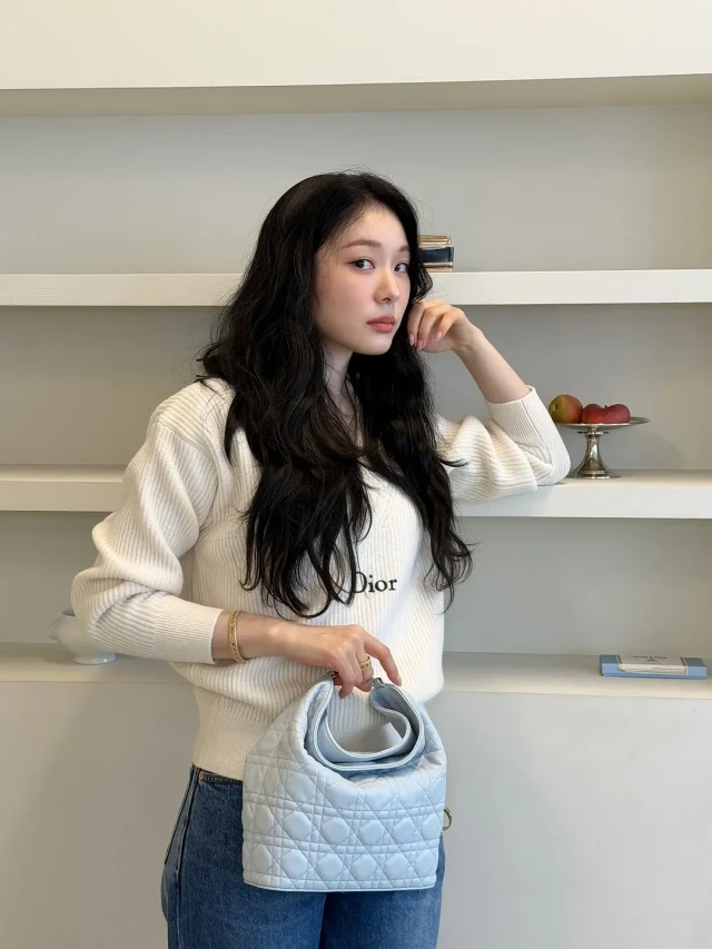 Yuna Kim carrying a Dior bag in a relaxed daily life Elegance itself