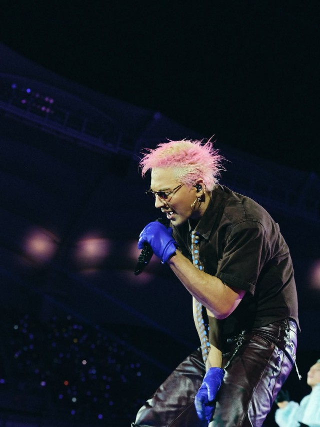Sun transforms with pink hair... actively promoting the 4th full-length album