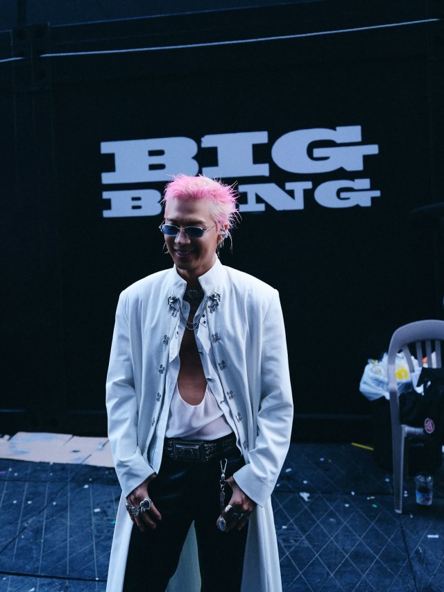 Sun transforms with pink hair actively promoting the 4th fulllength album