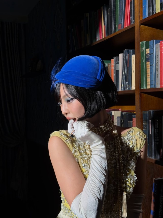 Jennie releases 'Fallen Angel' music video... exuding luxurious vintage charm