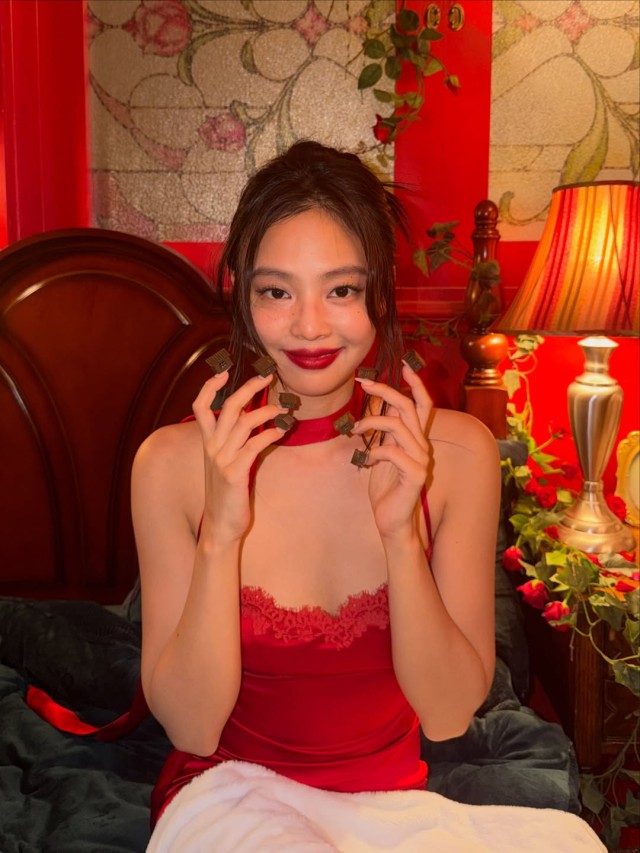 Jennie releases Fallen Angel music video exuding luxurious vintage charm